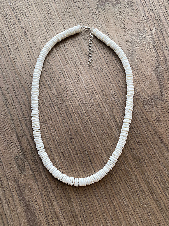 SROBENZ 6Pcs Shell Surfer Necklaces for Men White Puka Shell Necklace  Summer Beach Seashell Necklace Coconut Beads Hawaiian Pooka  Choker(17''+2'') | Amazon.com
